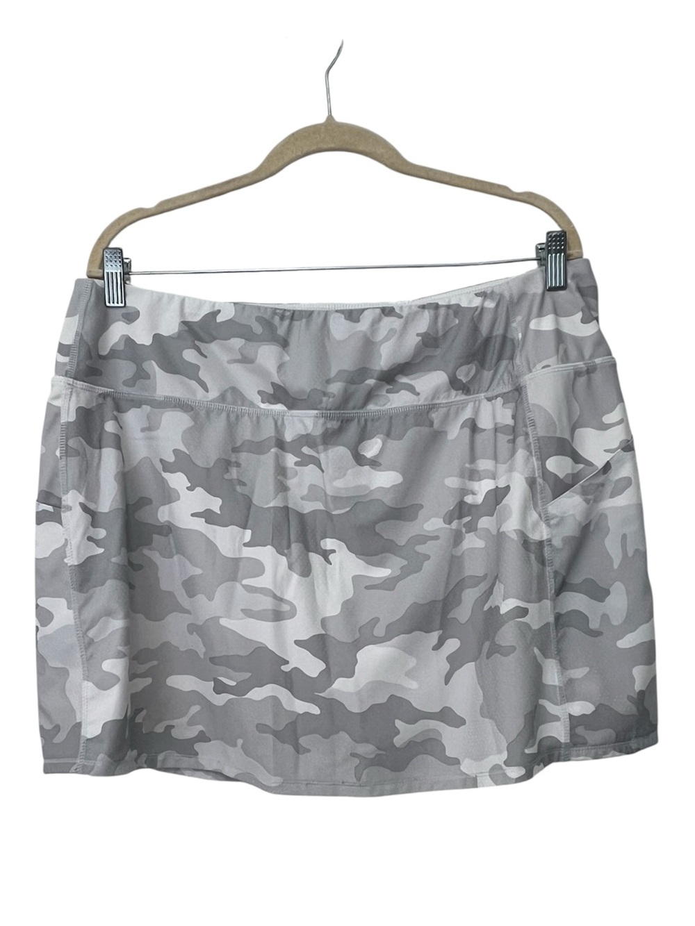 Avia Women’s FLAWED Performance Athletic Light Gray Camouflage Skort Size XL
